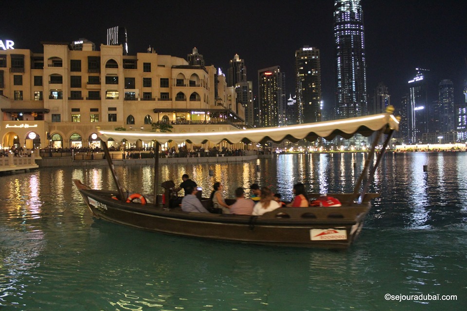 Dubaï Fountain Lake Ride : Spectacle et Croisière en Abra sur le Burj Lake