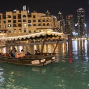 Dubaï fountain lake ride