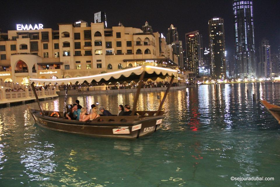 Dubaï fountain lake ride