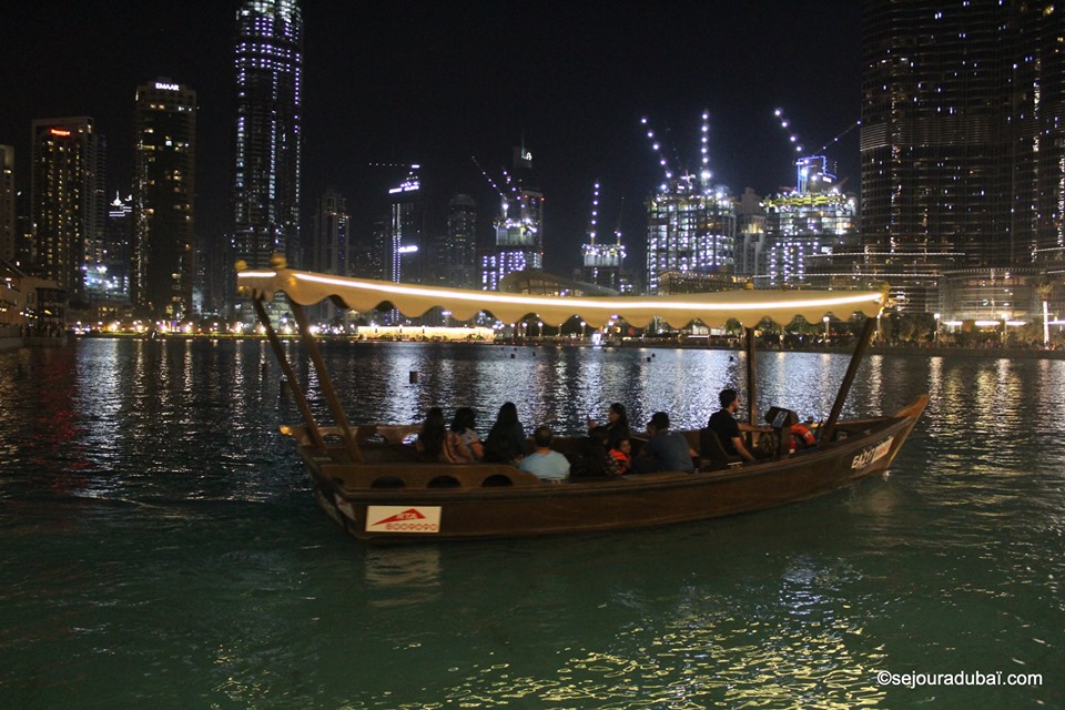 Dubaï Fountain Lake Ride : Spectacle et Croisière en Abra sur le Burj Lake