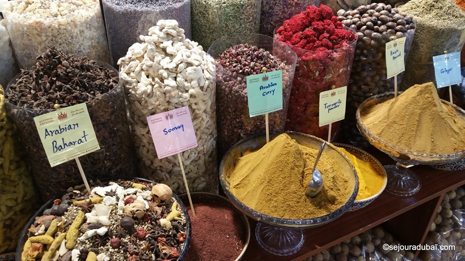 Dubaï Spice Souk : Le parfum enivrant des épices du Moyen-Orient